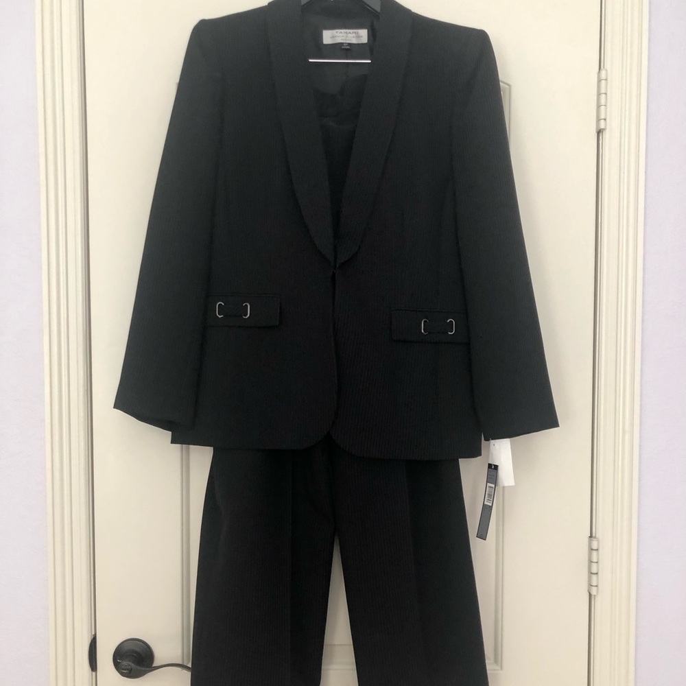 Lined women’s business suit